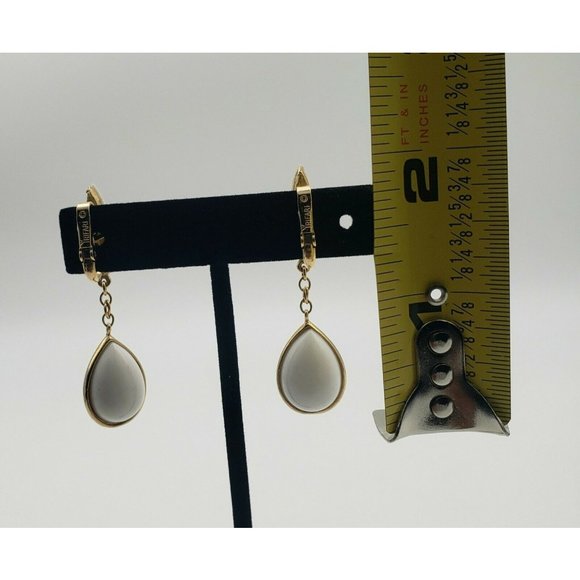 Vintage Trifari Gold Tone White Lucite Clip On Drop Dangle Earrings - Picture 4 of 4